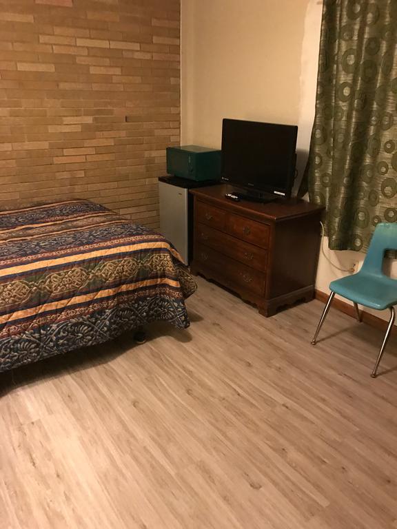 Lakeview Motel Two Rivers Екстериор снимка