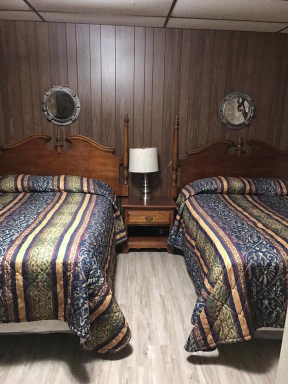 Lakeview Motel Two Rivers Екстериор снимка